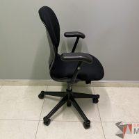 Lote 033 - Silla operativa con ruedas, descansa brazos, respaldo y asiento en tela - Imagen 3
