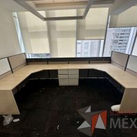 Lote 010 - Estación de trabajo lineal para 2 personas con 2 archiveros de pedestal de 3 cajones