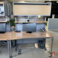 Lote 011 - Estación de trabajo para 2 personas con 2 gaveta de 1 puerta y entrepaño - Imagen 8