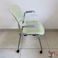 Lote 056 - Silla de visita con ruedas y descansa brazos fijos color verde - Imagen 6