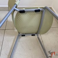 Lote 056 - Silla de visita con ruedas y descansa brazos fijos color verde - Imagen 4