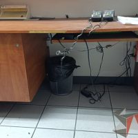 Lote 013 - Escritorio con 1 puerta y porta teclado - Imagen 2