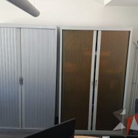 Lote 005 - Gabinete alto con 2 puertas corredizas - Imagen 4