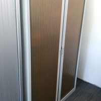 Lote 005 - Gabinete alto con 2 puertas corredizas - Imagen 2