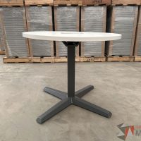 Lote 223 - Mesa de trabajo circular Haworth con cubierta color blanco y accesorio para conexiones - Imagen 3