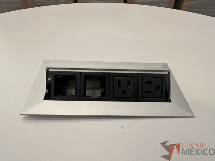 Lote 223 - Mesa de trabajo circular Haworth con cubierta color blanco y accesorio para conexiones - Imagen 6