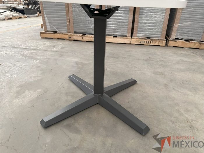 Lote 223 - Mesa de trabajo circular Haworth con cubierta color blanco y accesorio para conexiones - Imagen 8