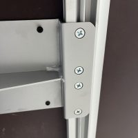 Lote 007 - Mesa de sala de juntas para 16 personas con accesorios para conexiones y base metálica - Imagen 3
