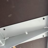 Lote 007 - Mesa de sala de juntas para 16 personas con accesorios para conexiones y base metálica - Imagen 2