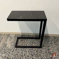 Lote 034 - Mesa de servicio con estructura metálica