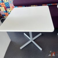 Lote 104 - Mesa de comedor con base metálica - Imagen 4