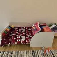 Lote 007 - Cama individual para niño con buró en forma de casa con 1 cajón - Imagen 2