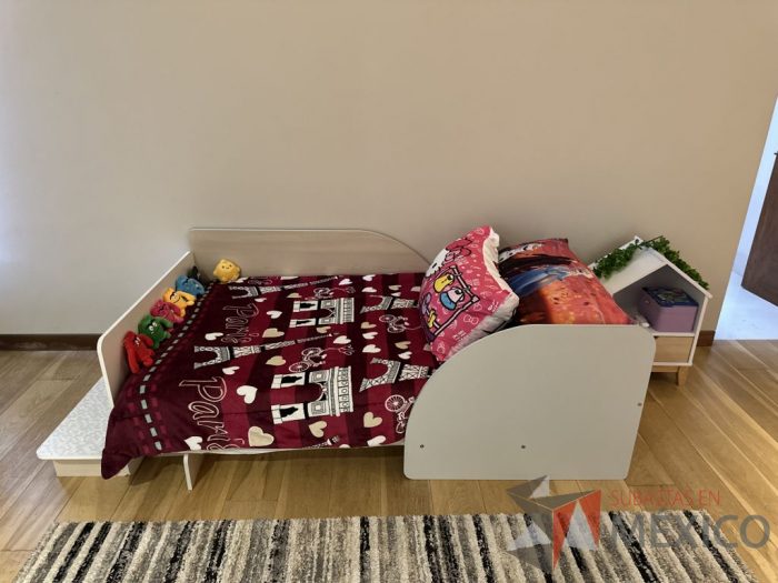 Lote 007 - Cama individual para niño con buró en forma de casa con 1 cajón - Imagen 2