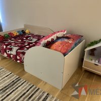 Lote 007 - Cama individual para niño con buró en forma de casa con 1 cajón - Imagen 4