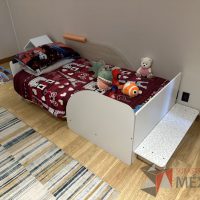 Lote 005 - Cama individual para niño con buró en forma de casa con 1 cajón - Imagen 3