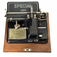 Lote 008 - Máquina de escribir Special AEG