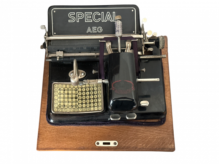 Lote 008 - Máquina de escribir Special AEG