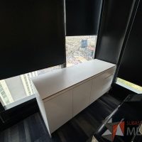 Lote 001 - Credenza con 4 cajones y 3 puertas - Imagen 2