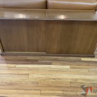 Lote 023 - Mueble tipo bar con espacio para copas y bebidas