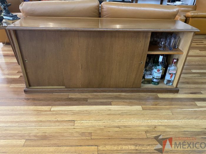 Lote 023 - Mueble tipo bar con espacio para copas y bebidas - Imagen 7