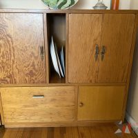 Lote 026 - Trinchador con 4 puertas, 1 cajón y un espacio para guarda