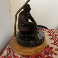 Lote 030 - Lámpara con escultura - Imagen 9