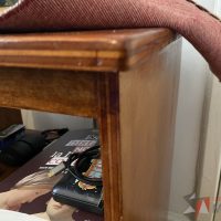 Lote 036 - Mesa de madera con un entrepaño - Imagen 2