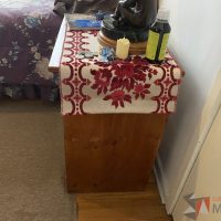 Lote 036 - Mesa de madera con un entrepaño - Imagen 3