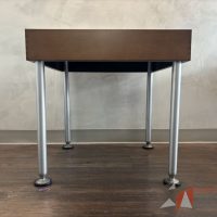 Lote 007 - Mesa de apoyo con patas metálicas - Imagen 4