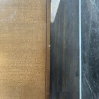 Lote 007 - Mesa de apoyo con patas metálicas - Imagen 5