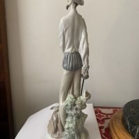 Lote 037 - Figura de Don Quijote erguido. Porcelana de Lladró. Sello de manufactura en la base (España) - Imagen 4