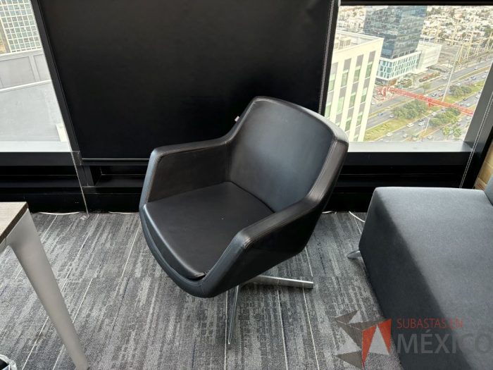 Lote 021 - Sillón de 1 plaza en piel - Imagen 2