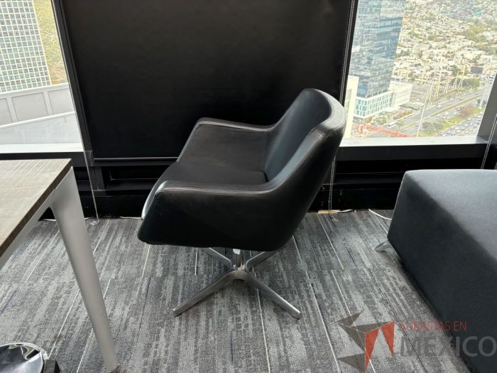 Lote 021 - Sillón de 1 plaza en piel - Imagen 3