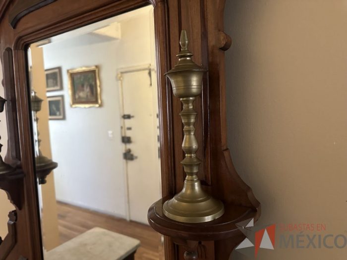 Lote 052 - Tocador francés labrado en madera con cubiertas en mármol con 6 cajones - Imagen 8