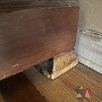 Lote 052 - Tocador francés labrado en madera con cubiertas en mármol con 6 cajones - Imagen 16