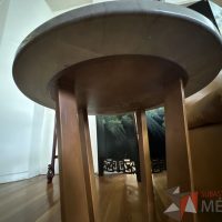Lote 021 - Mesa esquinera con cubierta en mármol y base de madera - Imagen 4