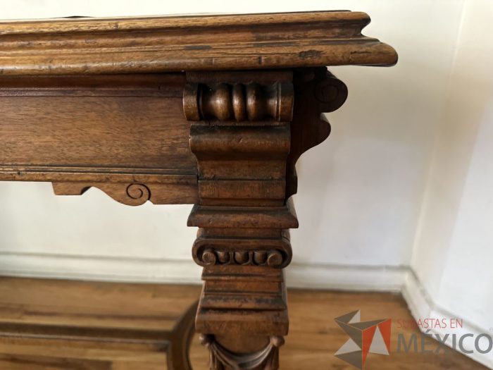 Lote 024 - Mesa francesa con 4 patas, labrada en madera en el siglo XIX - Imagen 7