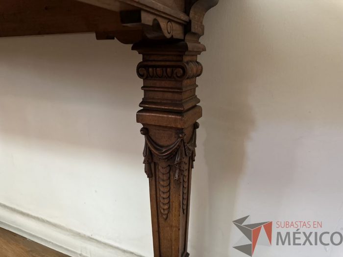 Lote 024 - Mesa francesa con 4 patas, labrada en madera en el siglo XIX - Imagen 10