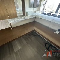 Lote 019 - Mueble de recepción con cubierta tipo mármol en escuadra - Imagen 11