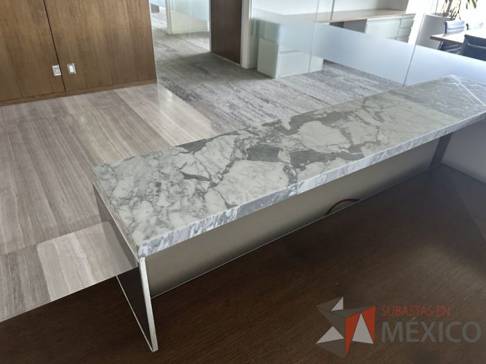 Lote 019 - Mueble de recepción con cubierta tipo mármol en escuadra - Imagen 13