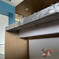 Lote 019 - Mueble de recepción con cubierta tipo mármol en escuadra - Imagen 17