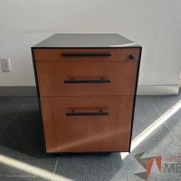 Lote 035 - Archivero vertical metálico de 3 cajones con tapas de madera