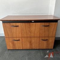 Lote 036 - Archivero horizontal metálico de 2 cajones con tapas de madera