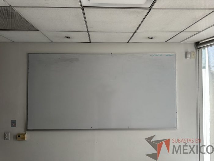 Lote 037 - Pizarrón blanco