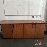 Lote 039 - Credenza con 4 puertas y cubierta