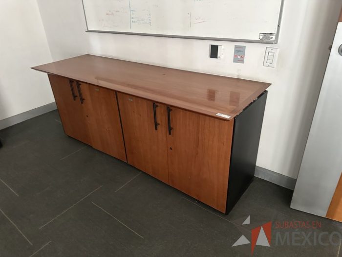Lote 039 - Credenza con 4 puertas y cubierta - Imagen 3