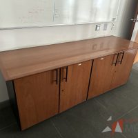 Lote 039 - Credenza con 4 puertas y cubierta - Imagen 4