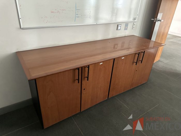 Lote 039 - Credenza con 4 puertas y cubierta - Imagen 4