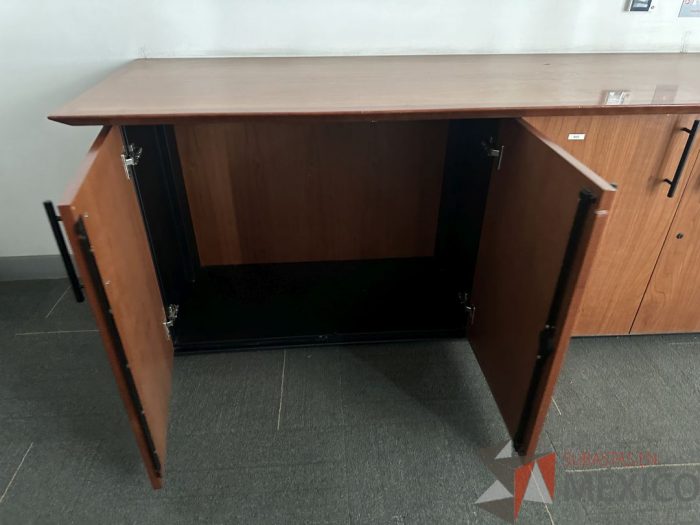 Lote 039 - Credenza con 4 puertas y cubierta - Imagen 5