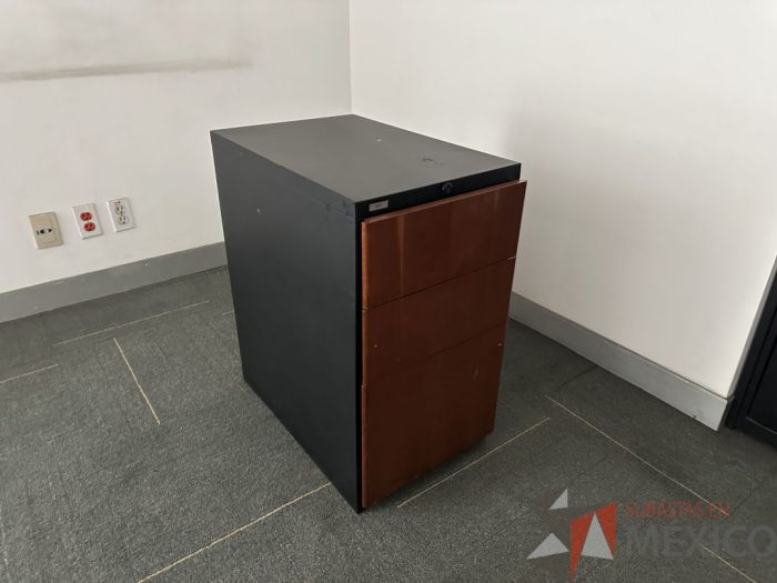 Lote 041 - Archivero vertical metálico de 3 cajones con tapas de madera - Imagen 3